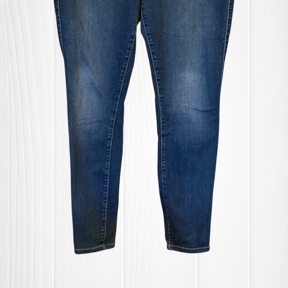 TORRID Bombshell Skinny Jean - Premium Stretch Dark Wash - Picture 6 of 13